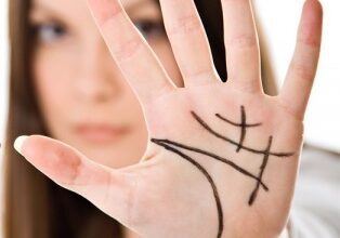 اكتشفي شخصيتك من خطوط يديكِ