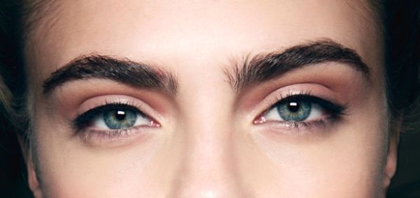 خلطات طبيعية لإنبات شعر الحواجب مرة أخرى