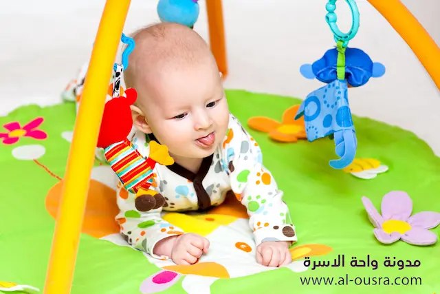 ألعاب الطفل في الشهر الثالث