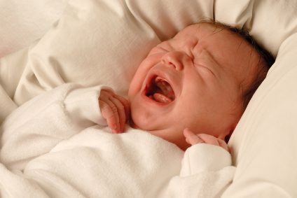 بكاء الطفل يختلف مع إختلاف الأسباب، تعرفي على جميع الأنواع