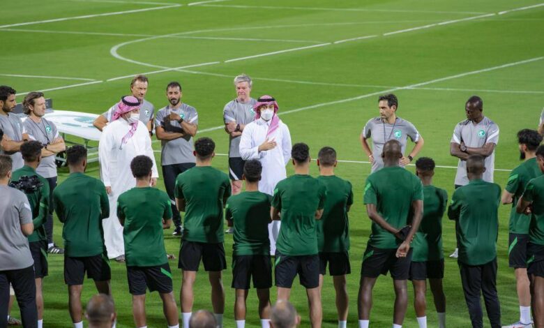 وزير الرياضة يدعم الصقور - جريدة الوطن السعودية