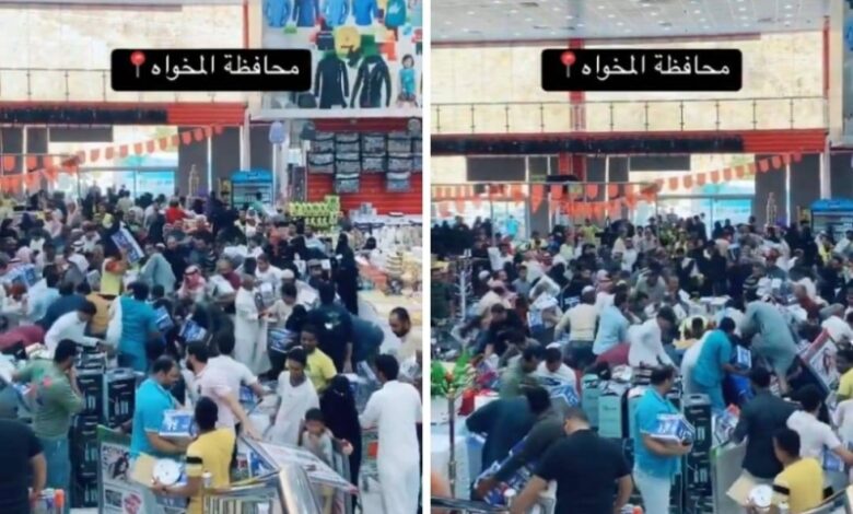 تدافع داخل أحد المحلات التجارية في المخواة| صحيفة أشجان الإلكترونية