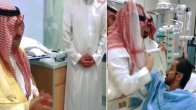شاهد: الأمير تركي بن طلال يخلع بشته| صحيفة أشجان الإلكترونية