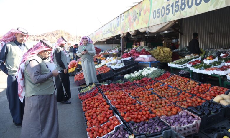 "البيئة والمياه" بحائل تخالف "39" منشأة، وتنذر "44" لمخالفتهم الاشتراطات الصحية|أشجان