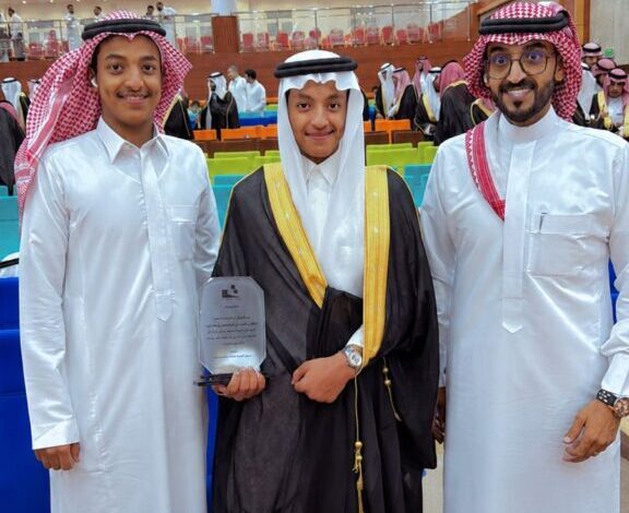 صحيفة أشجان تهنئ المستشار الإداري عبدالرحمن بن حمد الزيد بتخرج ابنه متعب من المرحلة الثانوية لعام 2026