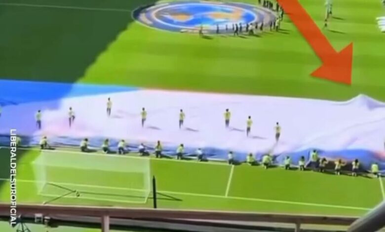 سقوط حامل علم فيفا في كأس العالم 2026